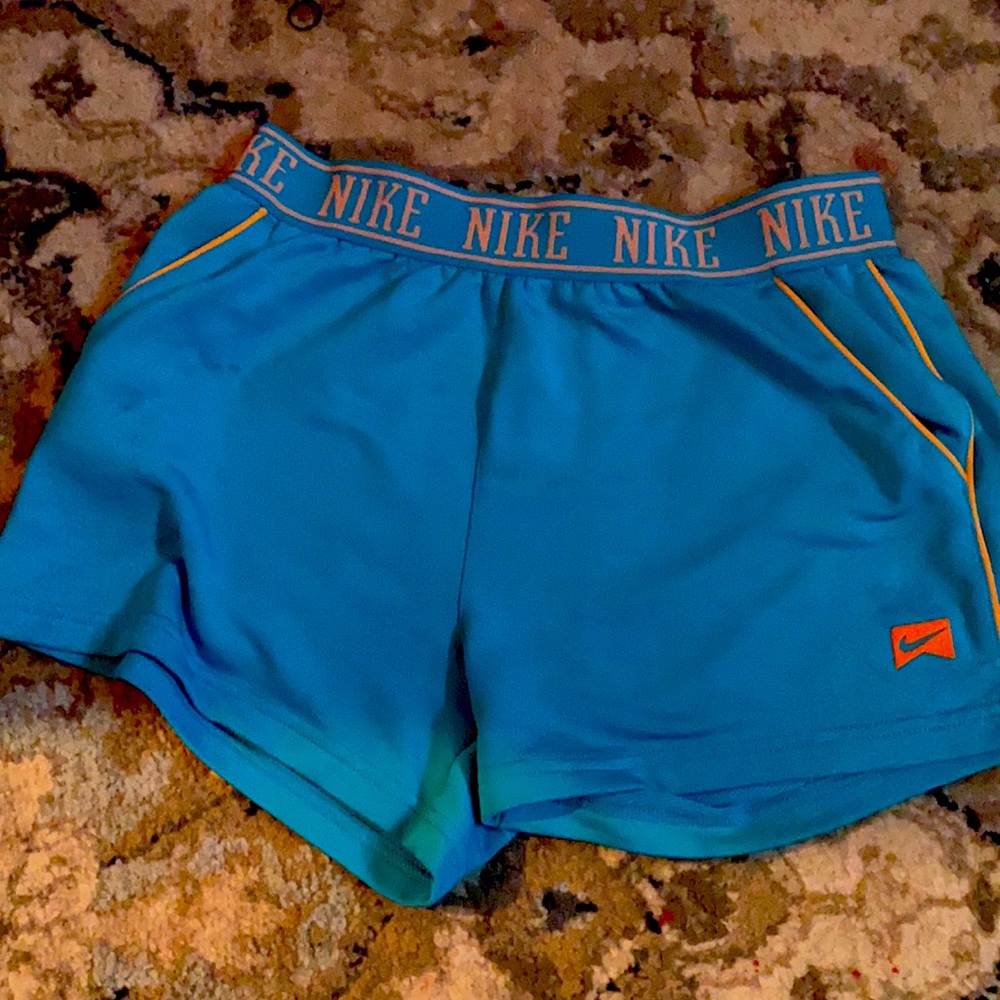 Brand-Nike size-medium